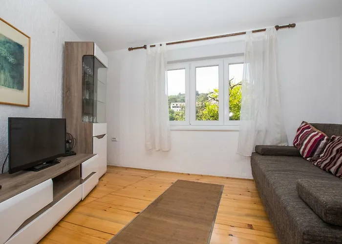 Madonna Field Apartment