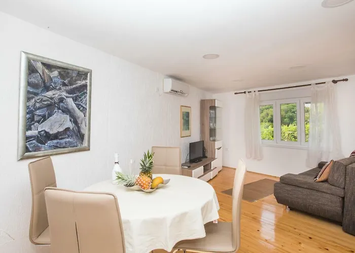 Madonna Field Apartment