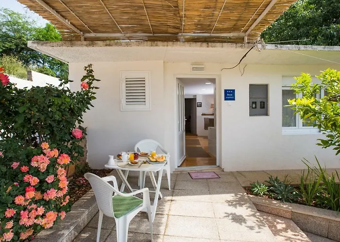 Madonna Field Apartment
