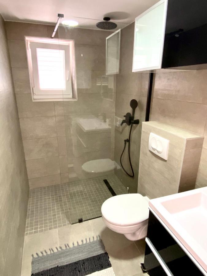 Madonna Field Apartment *
