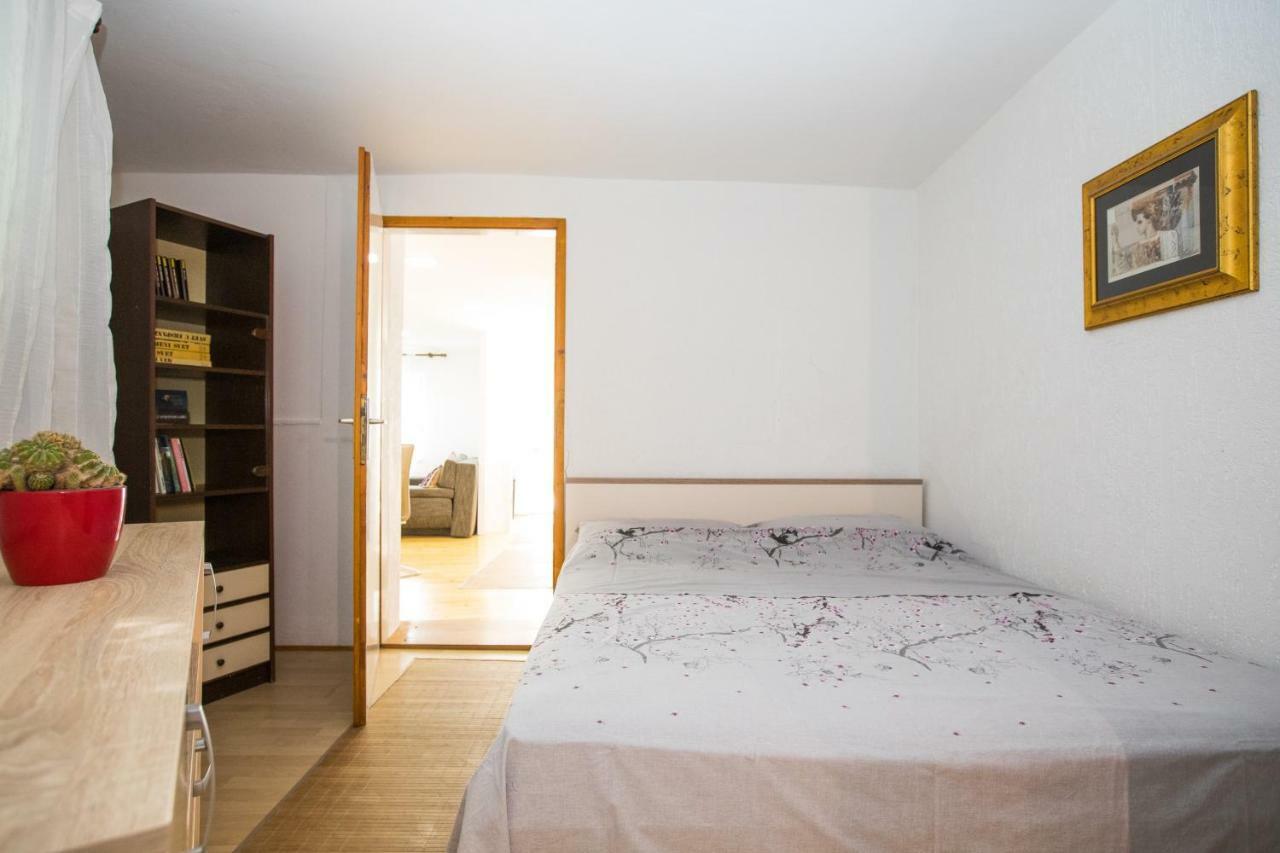 Apartment Madonna Field